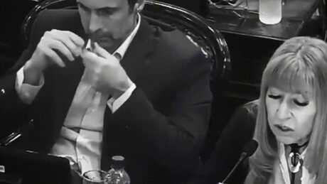 VÍDEO: Deputado argentino é acusado de cheirar pó em plena sessão plenária