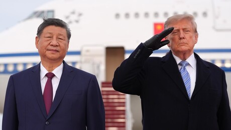 VÍDEO: Xi Jinping é recebido por Trump em chegada aos EUA