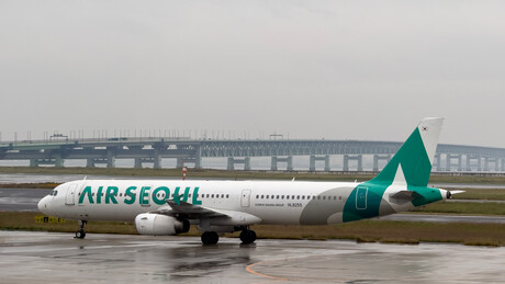 Сarregador portátil em bagagem de passageiro causa incêndio em avião e atrasa voo na Coreia do Sul