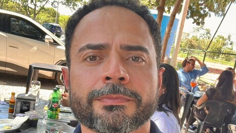 Flávio Bolsonaro apresenta notícia-crime pedindo prisão de funcionário do Planalto por espalhar fake news
