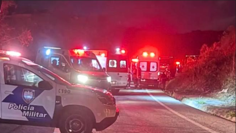 Acidente com ônibus de turismo deixa 3 mortos e vários feridos no Espírito Santo
