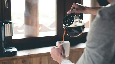 Estudo aponta mais uma vantagem no consumo do café; no entanto, efeitos colaterais variam