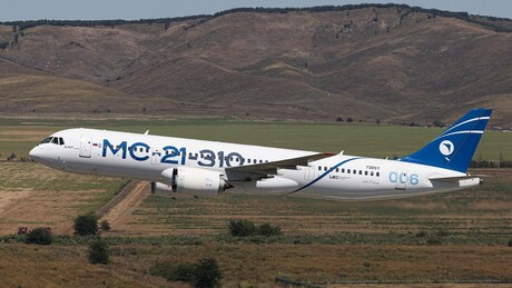 Avião de passageiros 100% 'Made in Russia' terá produção em larga escala