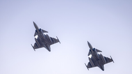 Caças supersônicos: Embraer recebe prêmio internacional por parceria com país da OTAN
