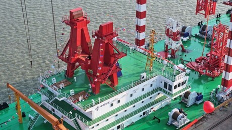 China envia maior navio bate-estacas do mundo para megaprojeto de infraestrutura no Brasil