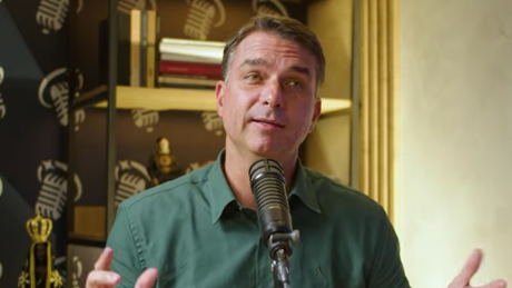Flávio Bolsonaro diz respeitar 'todas as religiões' após polêmica sobre Nossa Senhora