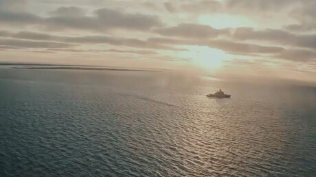 VÍDEO: Marinha russa exibe desembarque impressionante no Ártico