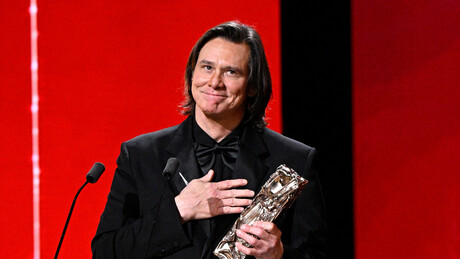 Jim Carrey se casa na surdina aos 64 com mulher 31 anos mais jovem