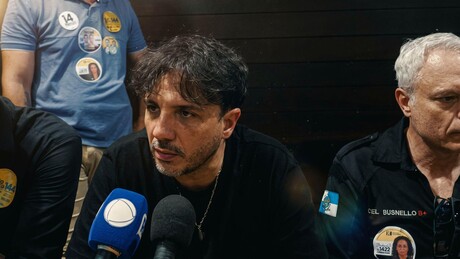 Renan Santos critica cancelamento do debate da Globo e diz que Flávio Bolsonaro tem 'medo' dele