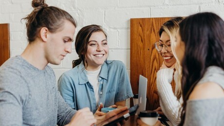 Adeus, jantares com amigos em casa: por que as pessoas pararam de receber visitas?