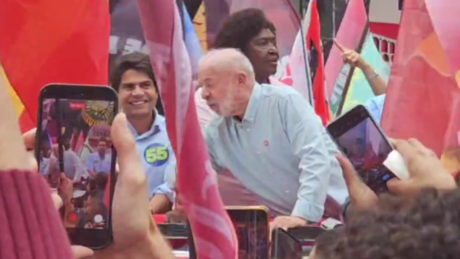 Em ato no Rio, Lula fala em manipulação da imprensa ao comentar cancelamento do debate da Globo