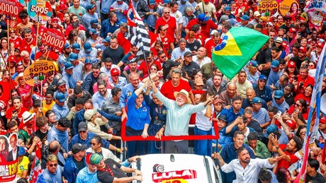 'Quando não tiver mais voz, falarei pela voz de vocês': Lula fecha campanha do 1º turno na Paulista