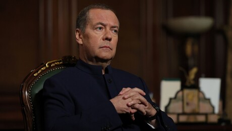 Guerra dos EUA contra Irã provoca 'mudanças muito drásticas' na economia mundial, diz Medvedev