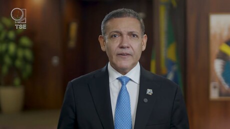 'Nações democráticas dialogam, não interferem': presidente do TSE afirma que eleições não devem sofrer interferência externa
