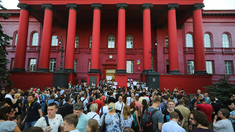 Da universidade à guerra: Kiev impõe treinamento militar a estudantes sob ameaça de expulsão