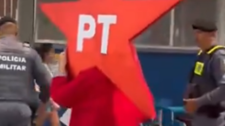 VÍDEOS: Eleitora gera confusão ao votar com estrela gigante do PT no Espírito Santo