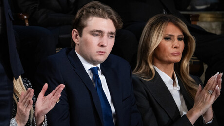 Documentos tornados públicos apontam que FBI espionou esposa e filho de Trump