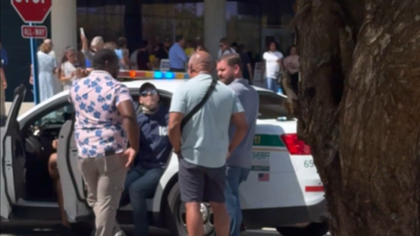 Brasileiro é preso nos EUA após se vestir de agente do ICE e intimidar eleitores em local de votação