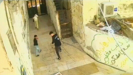 VÍDEO: Militares israelenses abrem fogo contra crianças palestinas