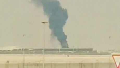 Houthis lançam míssil balístico contra aeroporto na capital saudita