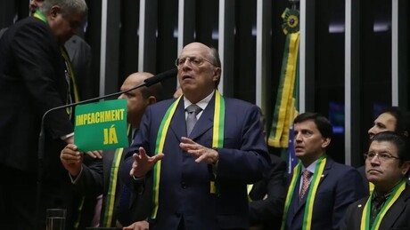 'Salvaguarda da soberania': Autor de impeachment de Dilma declara apoio a Lula — Folha
