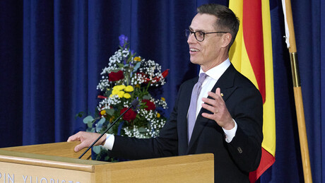 Presidente finlandês faz brincadeira inusitada com o rei da Espanha