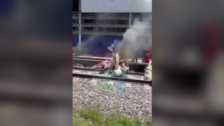 VÍDEO: Avião cai em pátio do metrô de BH e piloto morre carbonizado
