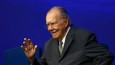 José Sarney é internado em São Luís