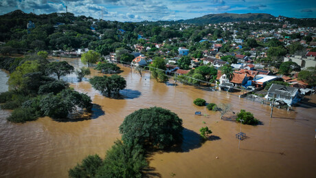 Cidades mais ameaçadas por enchentes recebem 68% menos recursos para prevenção no Brasil