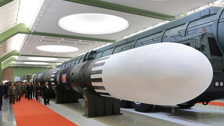 FOTOS: Kim Jong-un visita museu militar e avisa que 'armas poderosas' seguirão sendo desenvolvidas