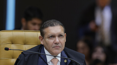 Nunes Marques volta a derrubar canal de Janones e alerta para responsabilização de Lula