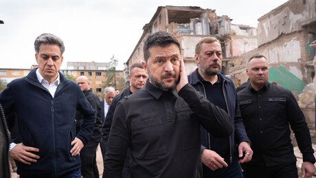 Zelensky volta a acusar EUA de negarem informações de inteligência em meio a ataque russo