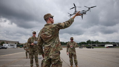 Pentágono anuncia mobilização de centenas de milhares de drones kamikaze