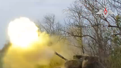 VÍDEO: Obus russo aniquila posições fortificadas ucranianas