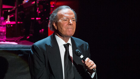Ministério Público da Espanha pode investigar Julio Iglesias por crimes sexuais e trabalho forçado