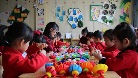 Diretora de creche na China é condenada à prisão perpétua por envenenar mais de 200 crianças
