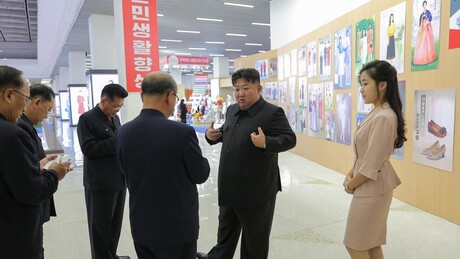 Imprensa norte-coreana divulga fotos de Kim Jong-un após rumores sobre seu estado de saúde