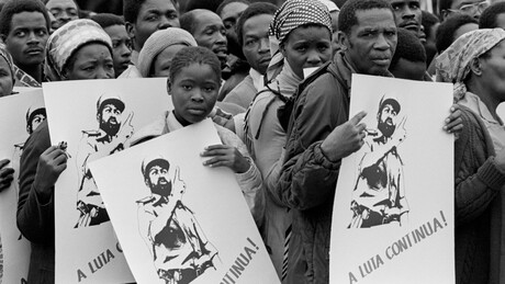 Demandas por esclarecimento marcam os 40 anos da morte de Samora Machel