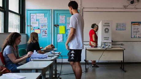 Eleitores indecisos podem definir o resultado do pleito presidencial; o que pensam?