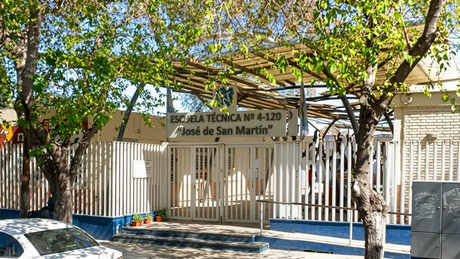Imagens íntimas de professora se espalham entre alunos e mobilizam autoridades escolares na Argentina
