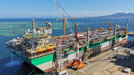 Brasil assume 2º lugar entre fornecedores de petróleo à China em 2026
