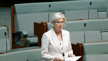 Deputada australiana tem as 2 pernas amputadas após atropelamento intencional