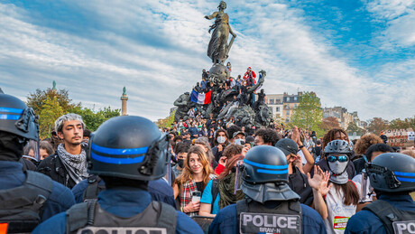 'Risco real para a civilização': vice de Trump faz alerta sobre onda de violência na França