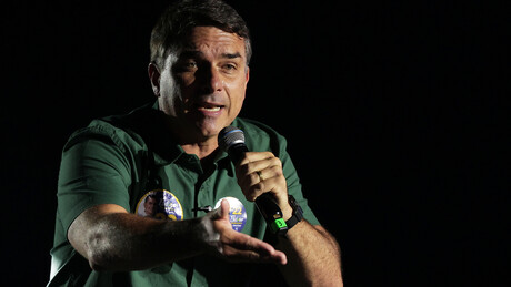 Bispos católicos divulgam carta contra candidatura de Flávio Bolsonaro: 'ameaça à democracia'