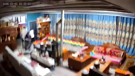 VÍDEO: família foge de casa durante grande terremoto na China