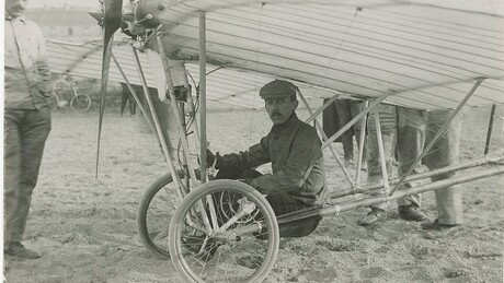 Dia do Aviador: o brasileiro que fez história nos céus de Paris com o 14-bis