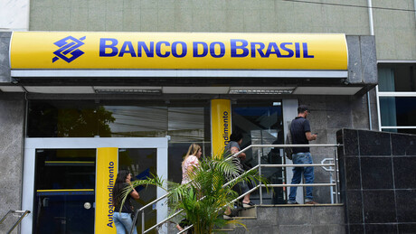 Flávio Bolsonaro articula entrada de banco dos EUA no Banco do Brasil