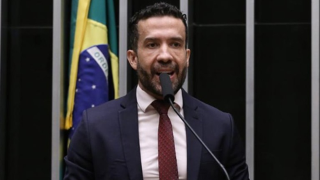 Janones diz que canal 'Exército do Lula' sairá do ar nas próximas horas por ordem do TSE