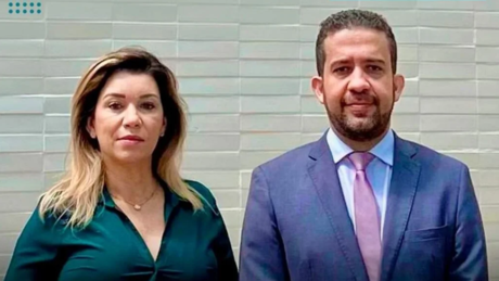 Flávio Bolsonaro convida ex-esposa de Janones para tentar impedir presença do deputado em debate da Globo