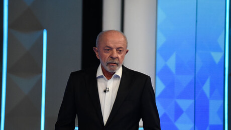 Lula chama Flávio de 'miliciano' após provocação sobre seus dedos em debate